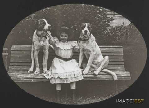 Nicole Riston et ses chiens (Malzéville)
